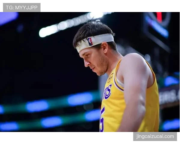 湖人里夫斯左髋部酸痛出战成疑,克莱伯背部伤势继续缺席比赛 湖人里夫斯左髋部酸痛出战成疑,克莱伯背部伤势继续缺席比赛