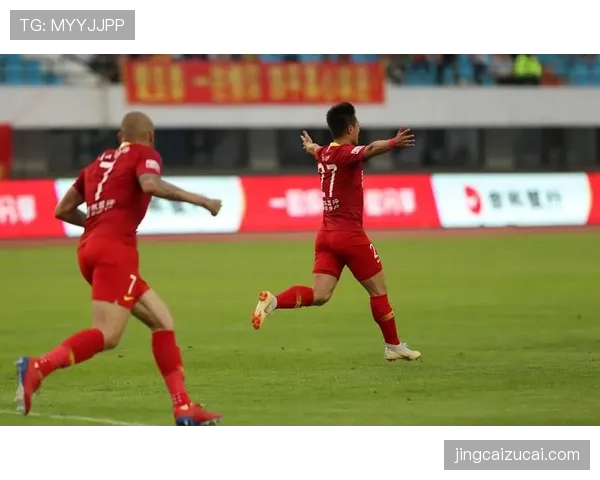 弗赖堡前锋曼赞比内切远射破门,先拔头筹表现抢眼 弗赖堡前锋曼赞比内切远射破门,先拔头筹表现抢眼